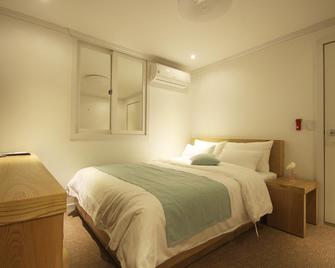 Jinju Line - Jinju - Habitación