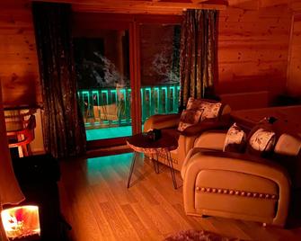 Hirabungalov - Çamlihemşin - Wohnzimmer