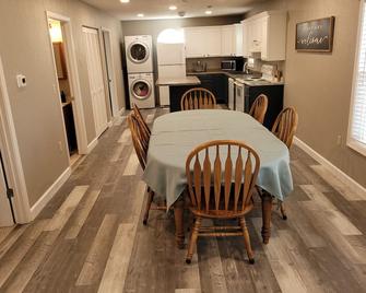 Mark Twain lake getaway at Blue Lagoon! - Monroe City - Comedor