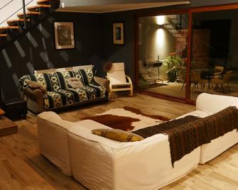 Callihue Lodge - Santa Cruz - Living room