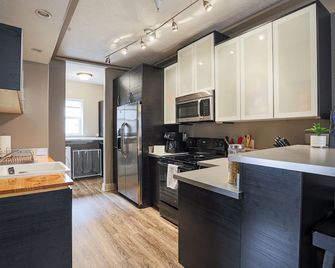 Updated rental unit near downtown Omaha - Omaha - Cuisine