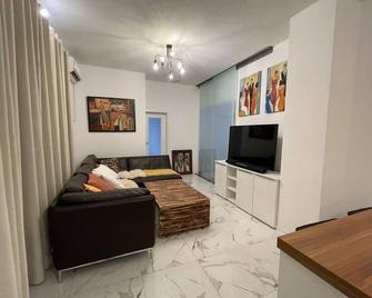 New! Modern Apartment Blumenhaus - Idar-Oberstein - Living room