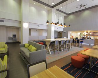 Hampton Inn & Suites Seal Beach - Seal Beach - Lobby