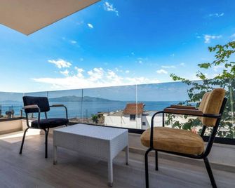 Azure Bay Resort - Saranda - Balkong