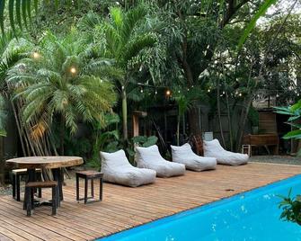 La Oveja Negra Hostel - Tamarindo - Pool