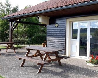 Camping les Hirondelles - Bourg-Sainte-Marie - Patio