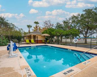 إكستنديد ستاي أمريكا سويتس دايتن بيتش سبيدواي - دايتونا بيتش - حوض السباحة