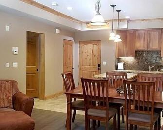 Luxury Condo w/ EV Charger - Silver Mtn #201 by RedAwning - Bear Valley Ski Area - Dining room