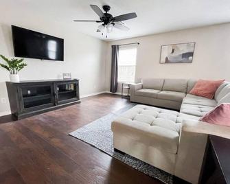 James Inn Summary:brWe - Killeen - Living room