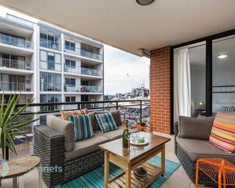 2 Bedroom 2 Bathroom Apt With Balcony An - Parramatta - Balcony