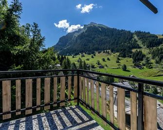Chalet La Clusaz, 4 pièces, 6 personnes - FR-1-437-33 - La Clusaz - Parveke