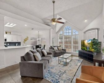 Private Pool Oasis 4br Home W/ Game Room Near Denton & Unt - Lake Dallas - Comedor