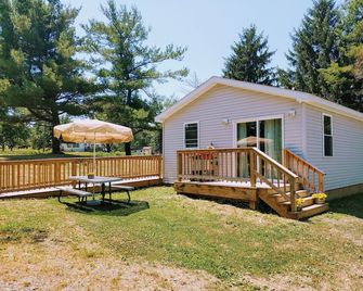 Cozy Farm Stay Near Keuka Lake / No Cleaning Fee / Pet Friendly / Wi-Fi + More! - Hammondsport - Edificio