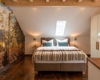 Studio-Designer-Ensuite with Shower-Balcony-Rochter Nest - Zeltingen-Rachtig - Schlafzimmer