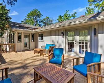 Sea Pines Resort Escape with Deck about 2 Mi to Beach! - Hilton Head Island - Patio