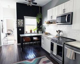 Great city location: entire house - Denver - Küche