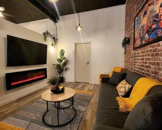 Loft Style Industriel-Centre-ville+Parking Gratuit - Québec City - Living room