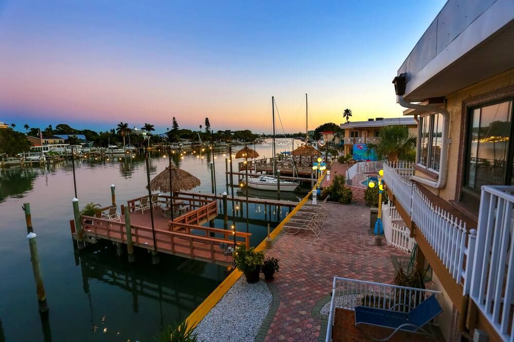 Bayview Plaza Waterfront Resort - Saint Pete Beach