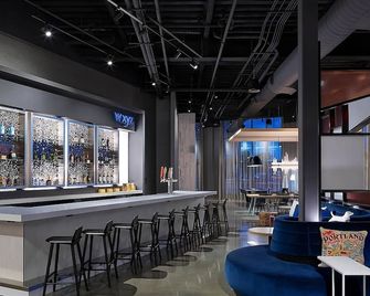 Downtown Portland Stay | 1 Unit | Near Commercial Street - Portland - Bar