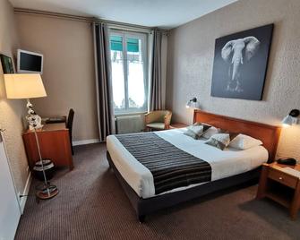 Logis Hotel Le Cerf - Briare - Bedroom