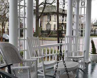 Historic Six Bedroom Home near Downtown Lynchburg - Lynchburg - Patio
