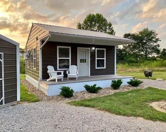 Dorothy-Cozy tiny home 7 mile from Ohio University - Athens - Patio