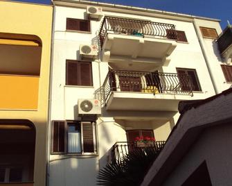 Apartments Antolovic - Vrsar - Gebäude