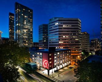 Staypineapple, Hotel Five, Downtown Seattle - Seattle - Building