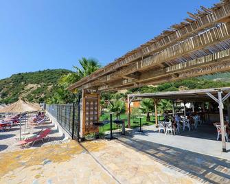 Bunec Beach Resort - Lukovë - Patio