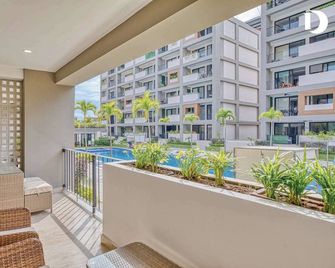 Ground-floor poolside apartment - Jarretaderas - Балкон