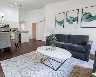 Entire Modern Home in Dade City - Dade City