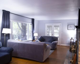 Miners Bay Lodge - Minden - Living room