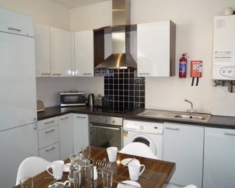 Castlemartyr Holiday Mews 3 bed - Castlemartyr - Kitchen