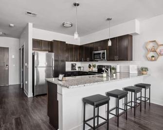 Cozysuites Upscale 2BR near Fashion Mall - Indianapolis - Cuisine