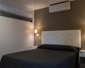 Hostal Sant Pau - Barcelona - Bedroom