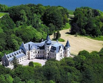 Schlosshotel Ralswiek - Ralswiek - Vista esterna