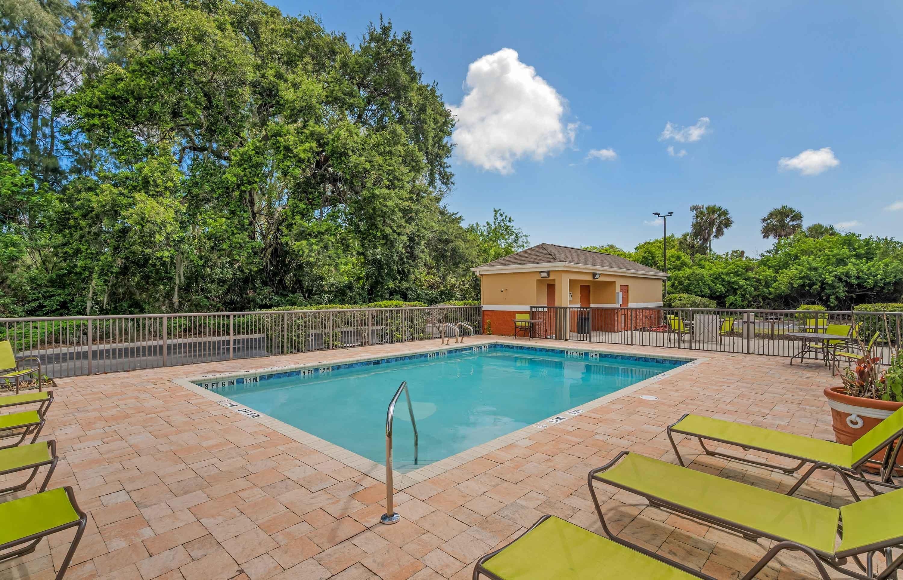 Extended Stay America Suites - Melbourne - Airport - מלבורן - בריכה