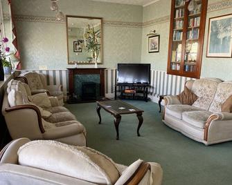 Friends Hotel - Sandown - Stue