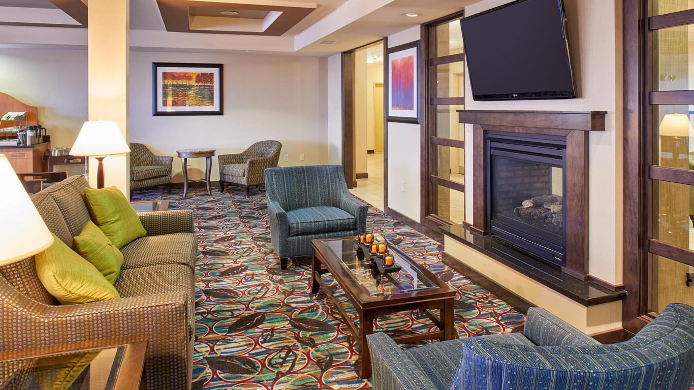 Holiday Inn Express & Suites El Paso Airport