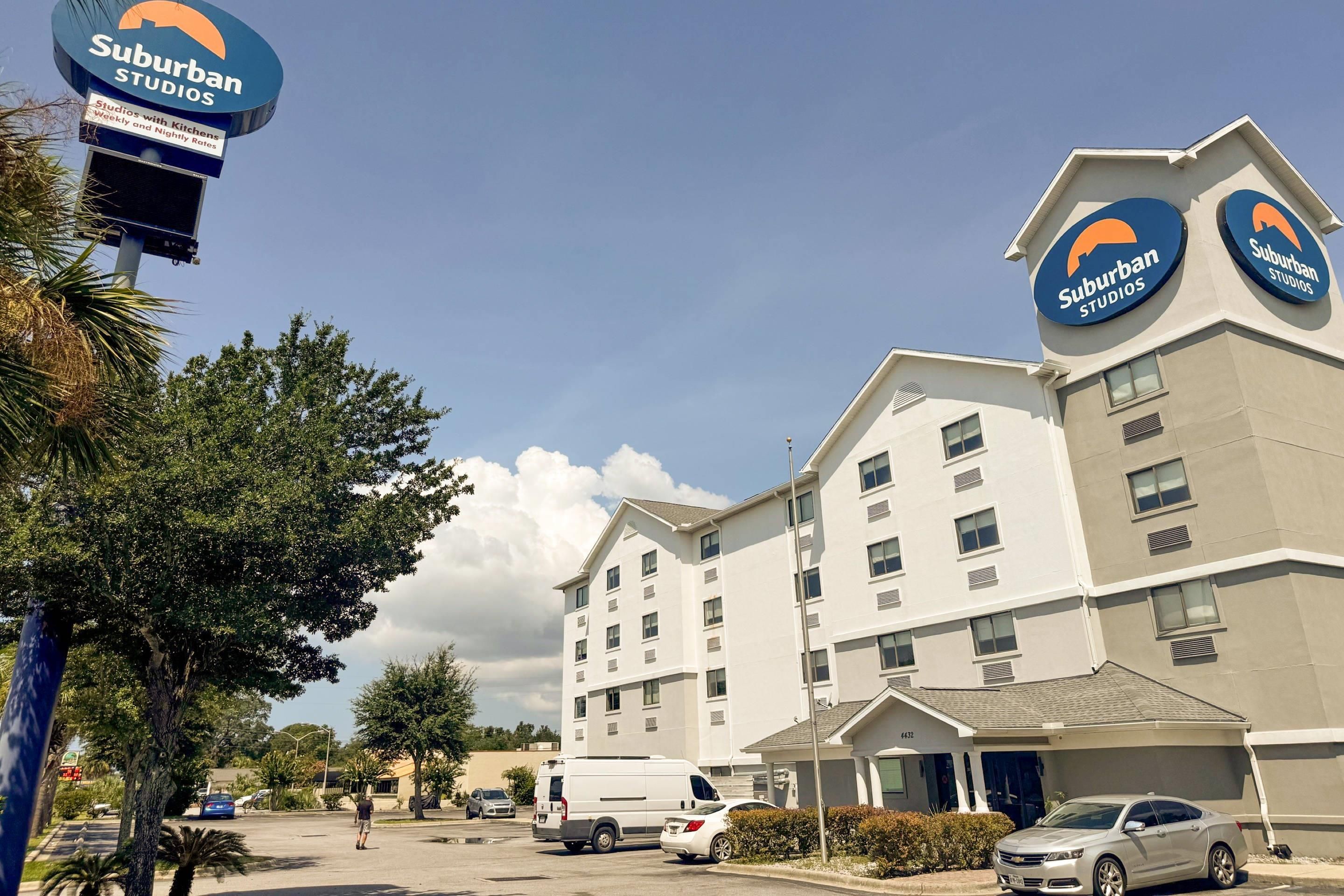 Suburban Studios near Panama City Beach - פנמה סיטי - בניין
