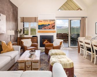 Saddle Ridge D3 3 Bedroom Condo by Moonlight Basin Lodging - Big Sky - Living room