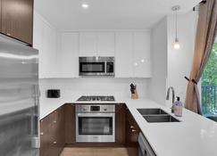 Restaurants, downtown life @17th+Mission #231750br #231750 - Calgary - Kitchen