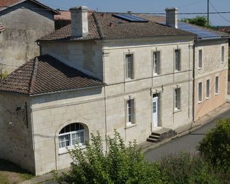 샹브르 도트 르 보르디우 - 아흐비 - 건물