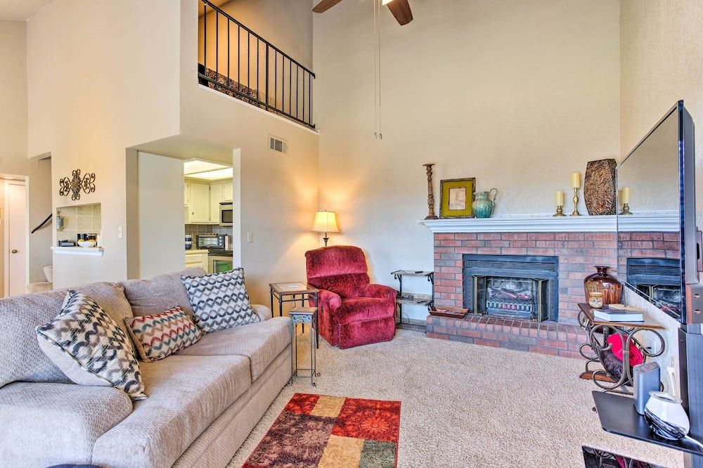 Oklahoma City Vacation Rental Near Lake and Trails! - Oklahoma City - Living room