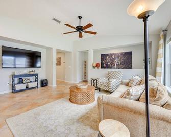 Fruit Cove Home with Hot Tub and Lake View! - Fleming Island - Living room