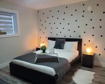 Lux Modern 2br Radiant Suite+free Parking - Delta - Bedroom