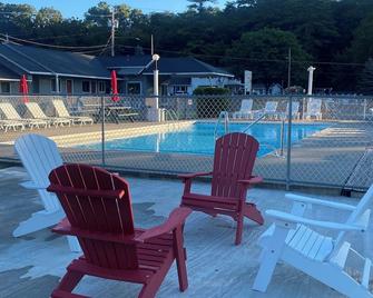 Barberry Court Motel &Cabins - Lake George - Pool