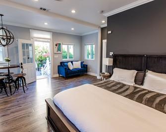 Stunning Dream Studio In Hillcrest!! Hot Tub Parking Ac Grill Washdryer Kingbed - San Diego - Habitación
