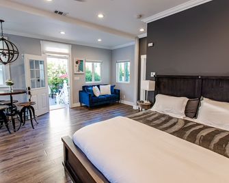 Stunning Dream Studio In Hillcrest!! Hot Tub Parking Ac Grill Washdryer Kingbed - سان دييغو - غرفة نوم