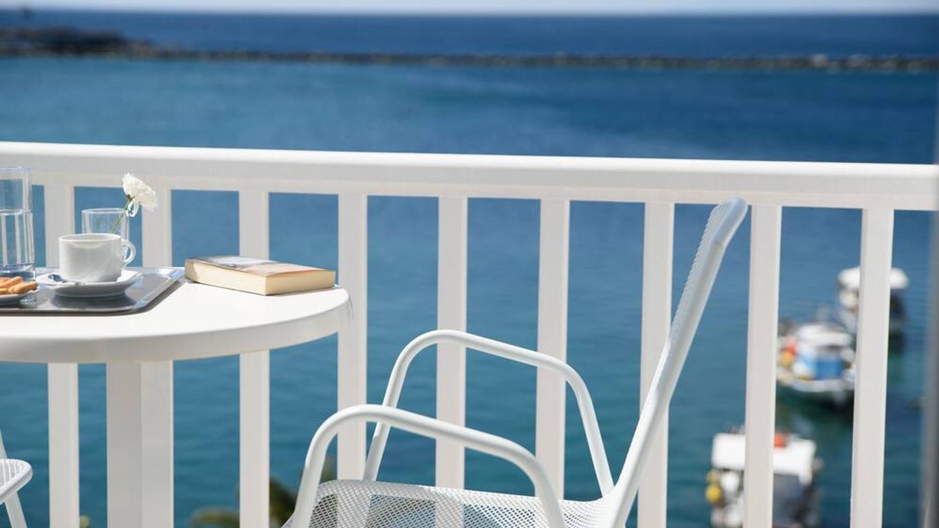 Delfinia Hotel